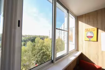 Отделка ПВХ панелями и холодное остекление на лоджии