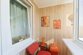 Отделка ПВХ панелями и холодное остекление на лоджии