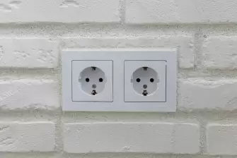 Отделка П-образного балкона искусственным камнем с утеплением