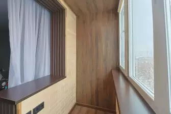 Отделка балкона ламинатом с объединением